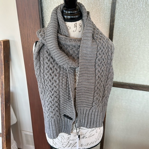 Rebecca Minkoff Cable knit gray scarf. - Picture 1 of 7